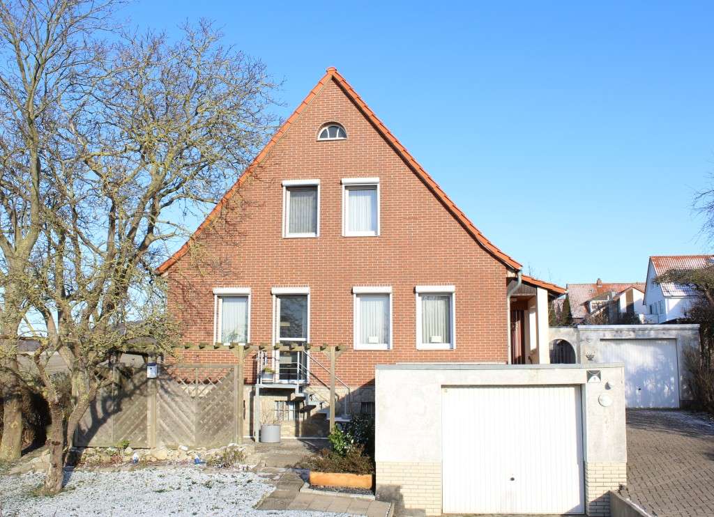 Zwei Häuser auf einen Streich mit Traumausblick in Lechstedt – ein Steinwurf von Hildesheim entfernt, 31162 Bad Salzdetfurth, Mehrfamilienhaus